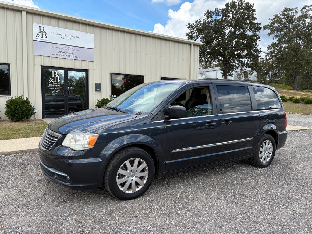 2014 Chrysler Town & Country Image 1
