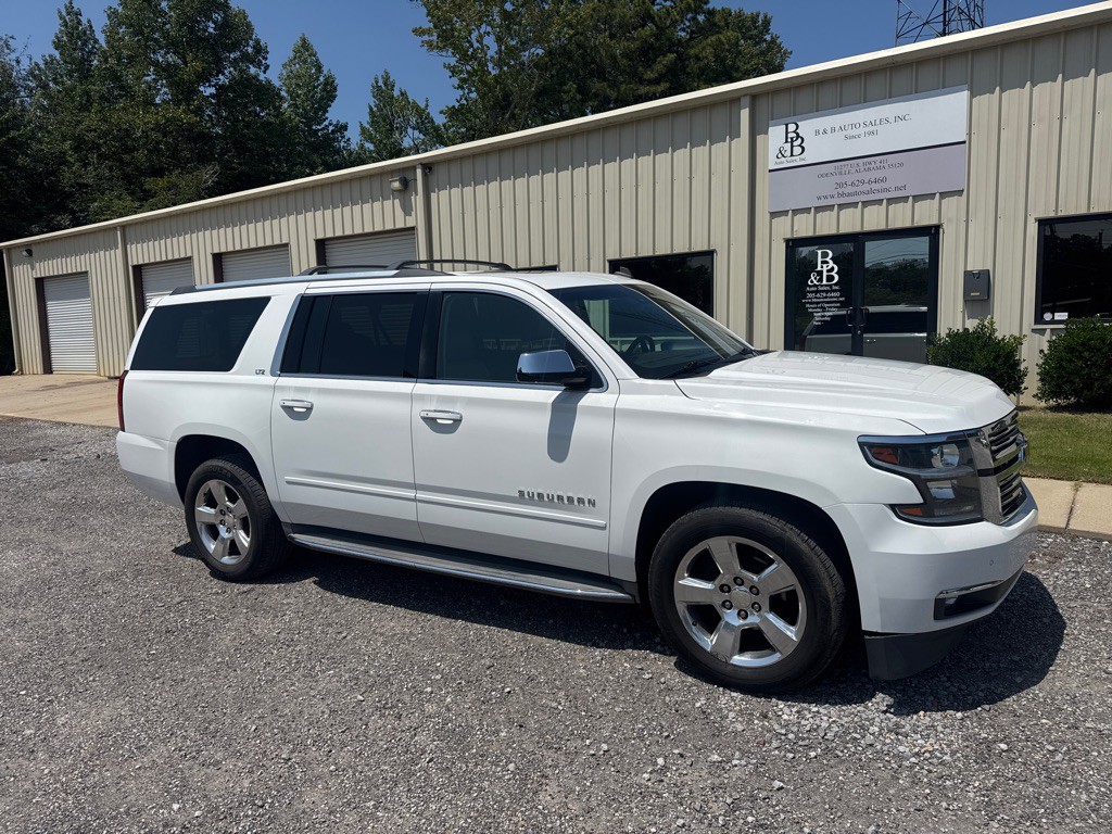 2015 Chevrolet Suburban Image 2