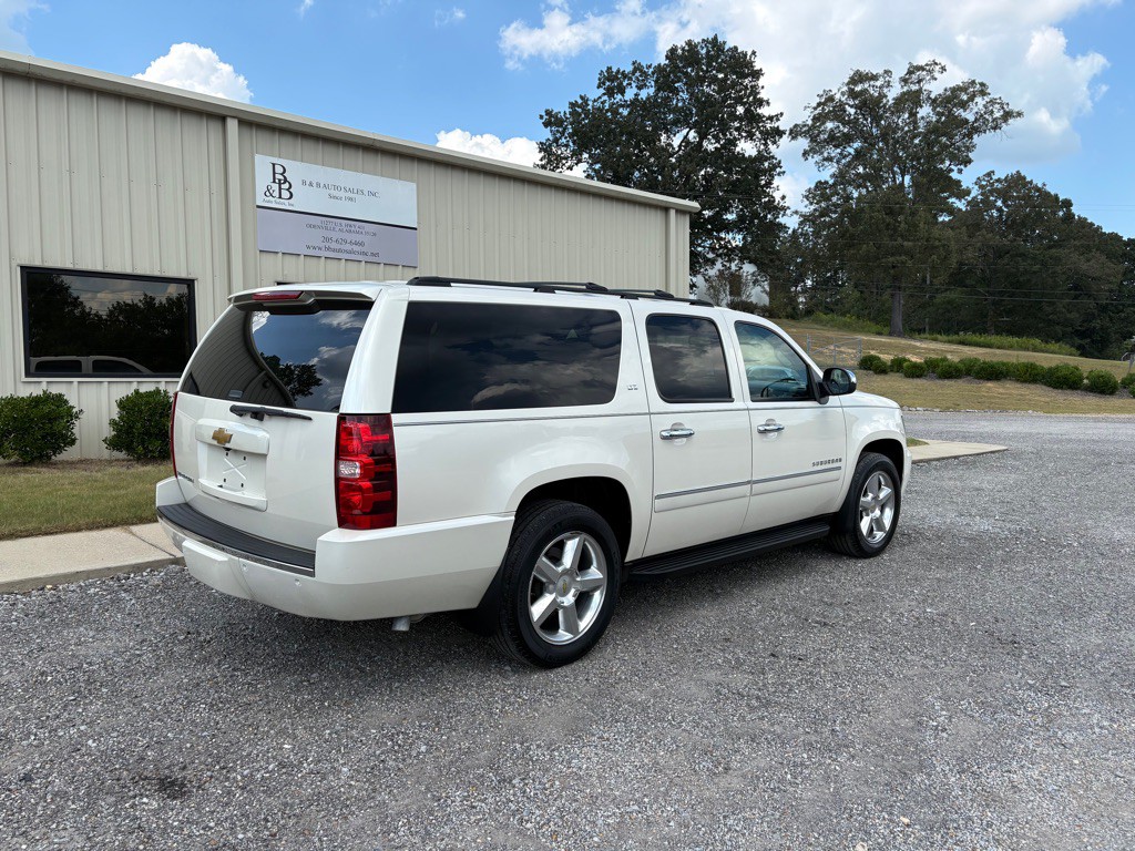 2013 Chevrolet Suburban Image 3