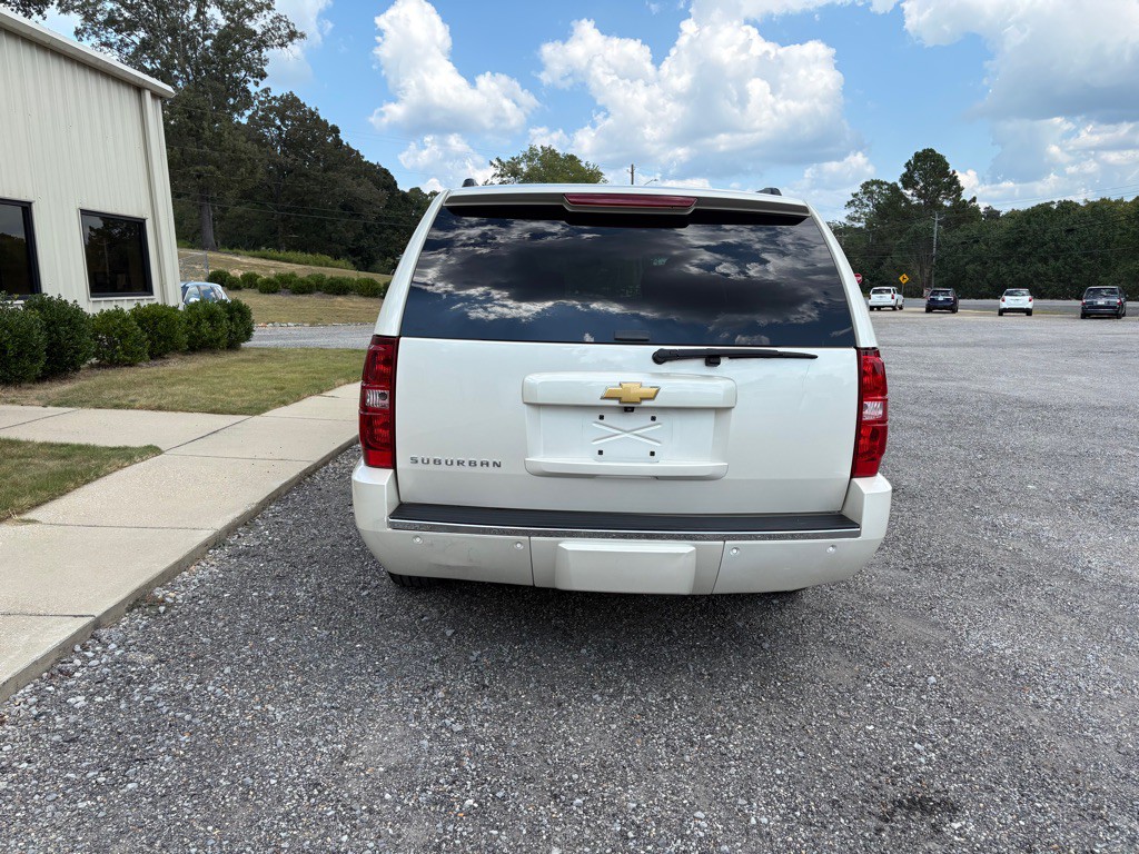 2013 Chevrolet Suburban Image 4