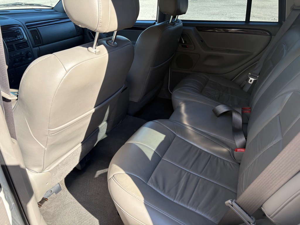 2002 Jeep Grand Cherokee Image 6