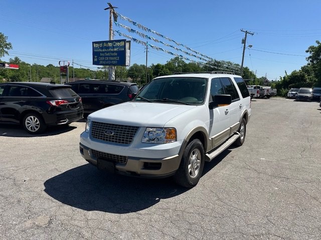 2005 Ford Expedition Image 2