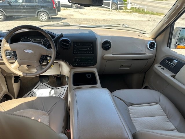 2005 Ford Expedition Image 9
