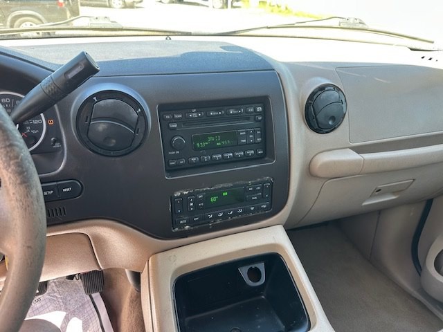 2005 Ford Expedition Image 10