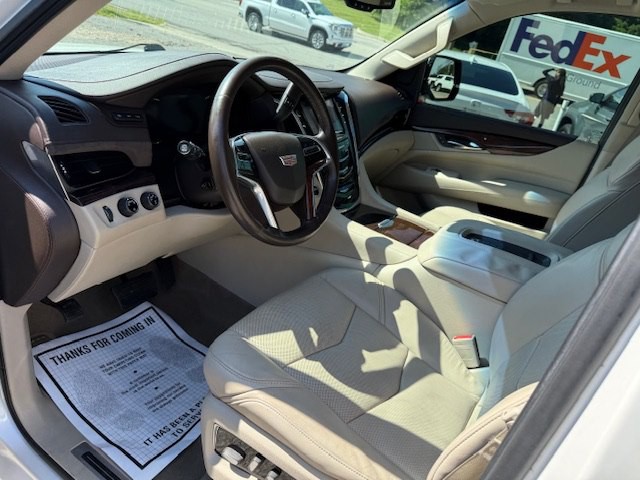 2016 Cadillac Escalade Image 11