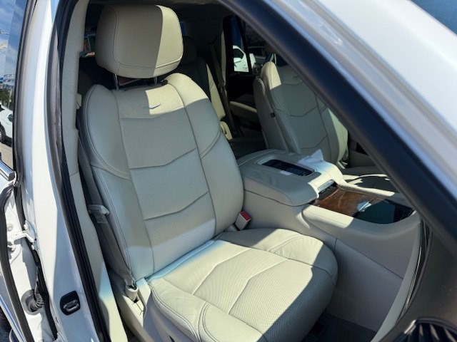 2016 Cadillac Escalade Image 14