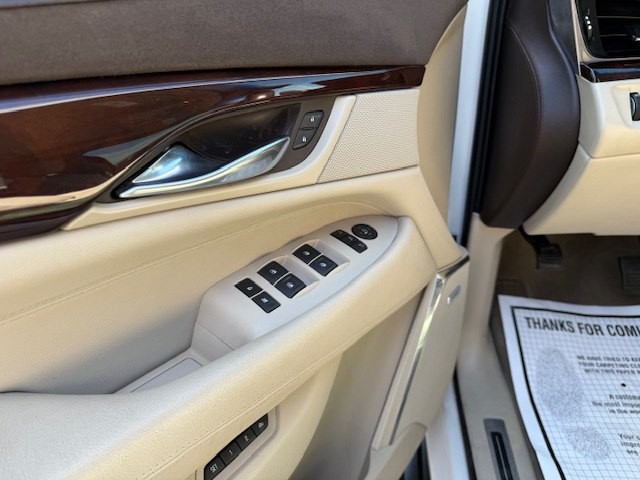 2016 Cadillac Escalade Image 17