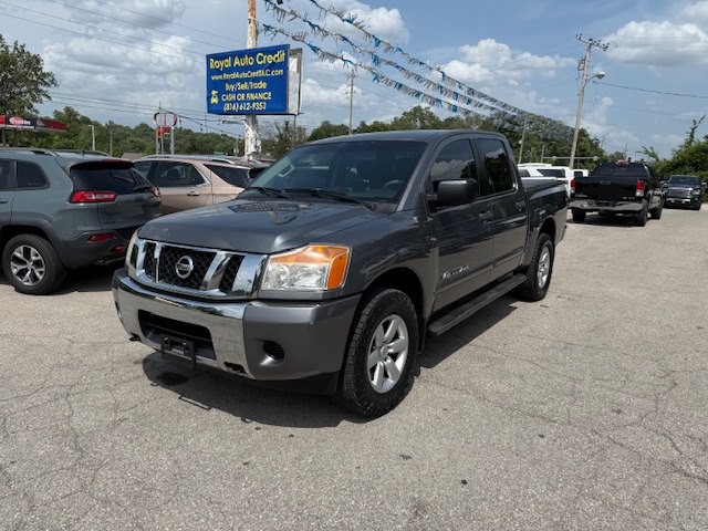 2013 Nissan Titan Image 2