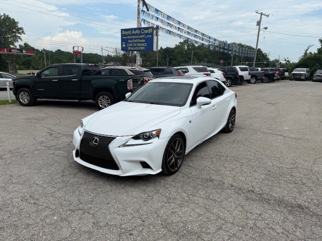 2016 Lexus IS Image 2