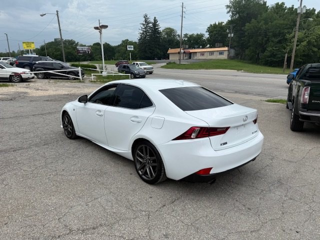 2016 Lexus IS Image 8