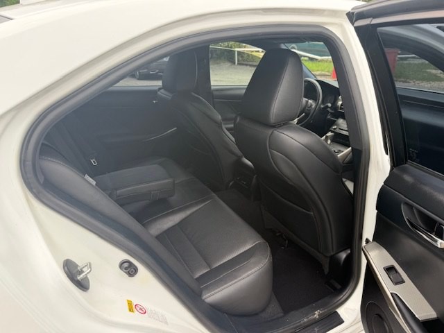 2016 Lexus IS Image 10