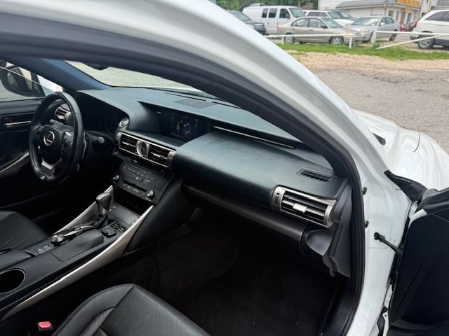 2016 Lexus IS Image 11