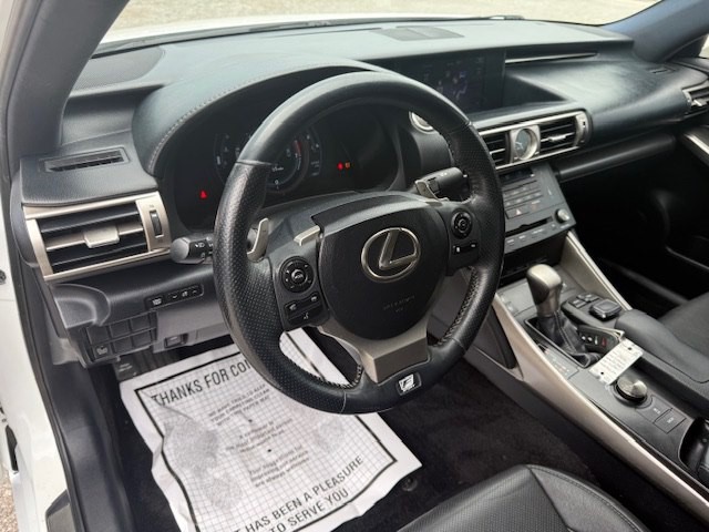 2016 Lexus IS Image 12