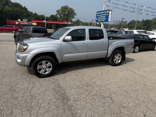 2011 Toyota Tacoma Image 2