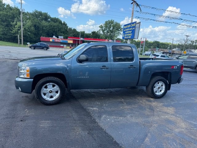 2011 Chevrolet Silverado 1500 Image 2