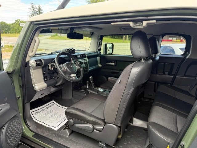 2014 Toyota FJ Cruiser Image 12