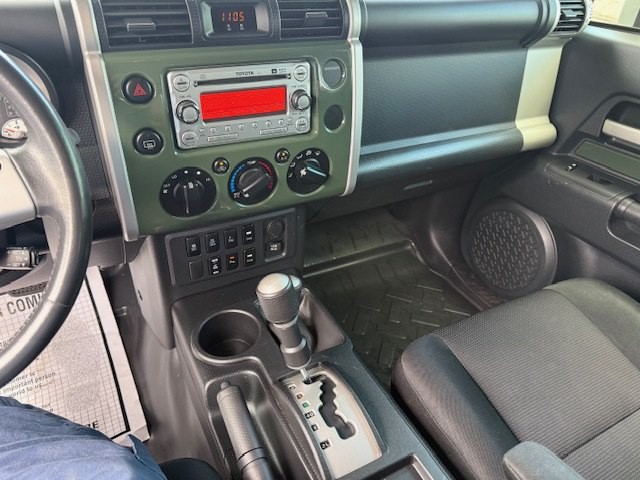 2014 Toyota FJ Cruiser Image 14