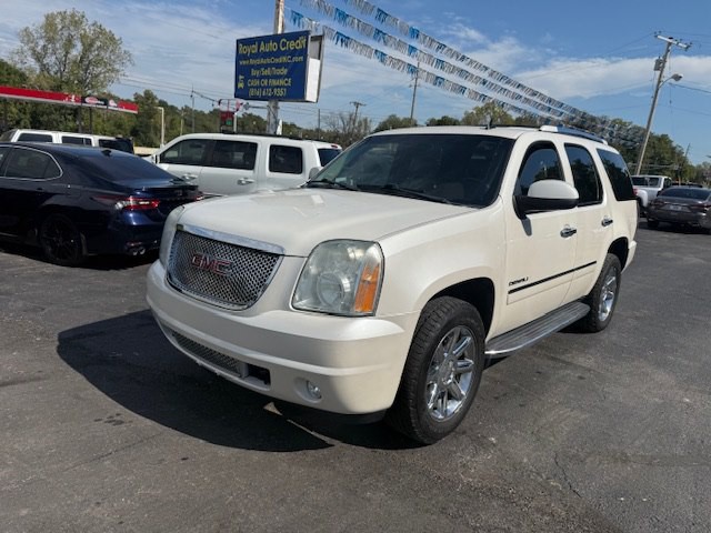 2011 GMC Yukon Image 2