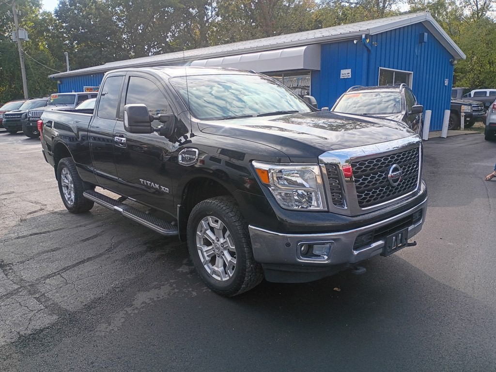 2017 Nissan Titan Image 2