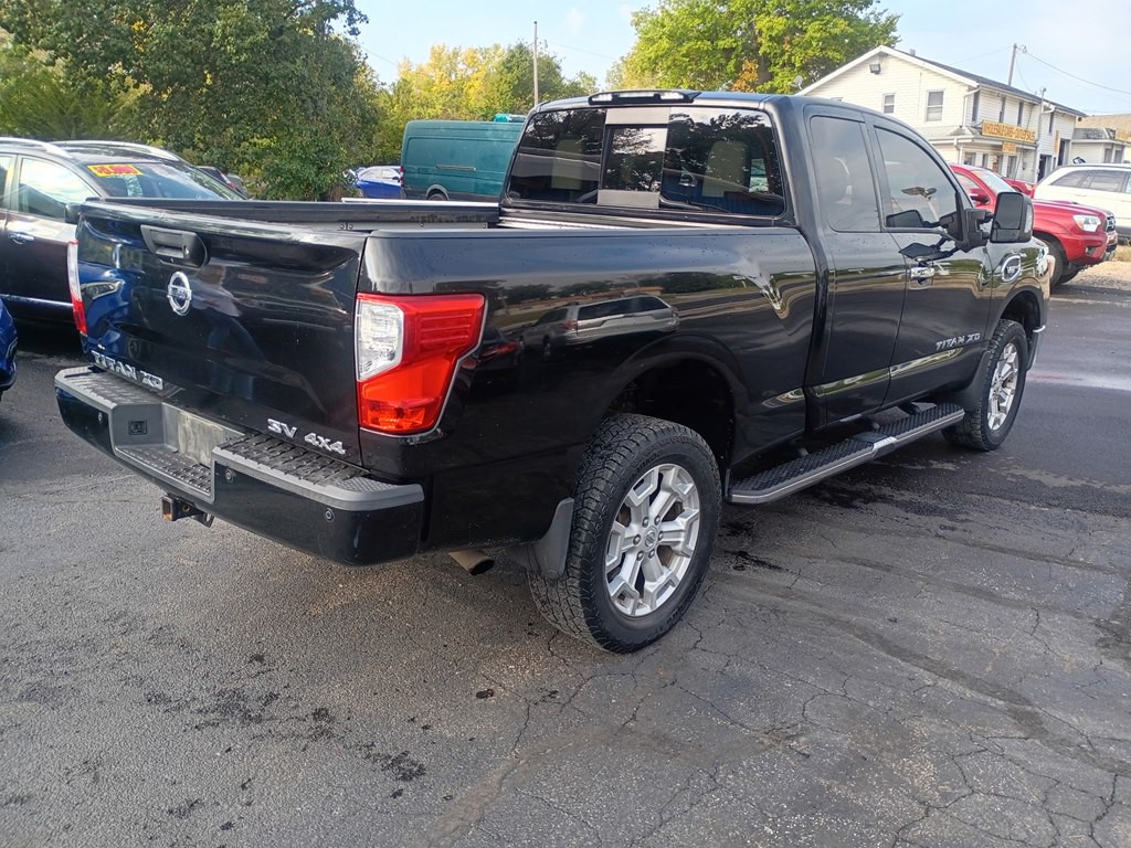2017 Nissan Titan Image 3