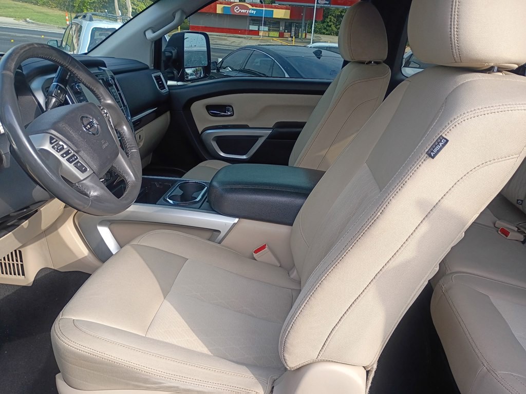 2017 Nissan Titan Image 6