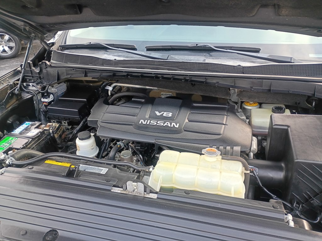 2017 Nissan Titan Image 10