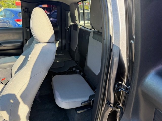 2016 Toyota Tacoma Image 9