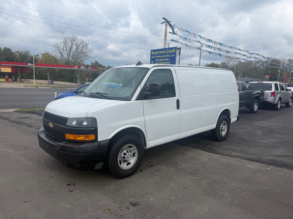 2019 Chevrolet Express Image 1
