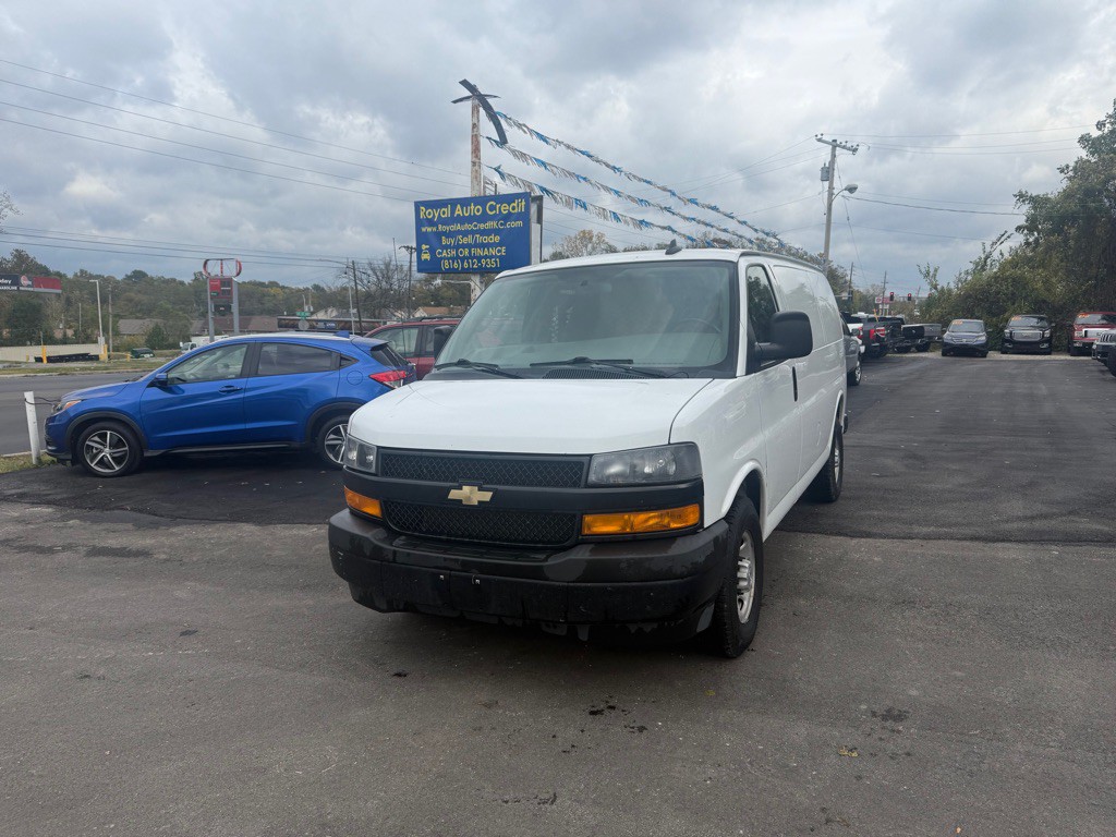 2019 Chevrolet Express Image 2