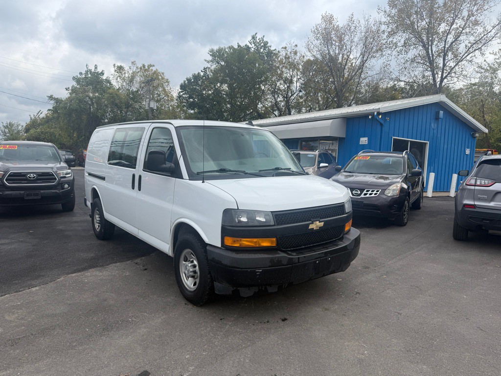 2019 Chevrolet Express Image 3