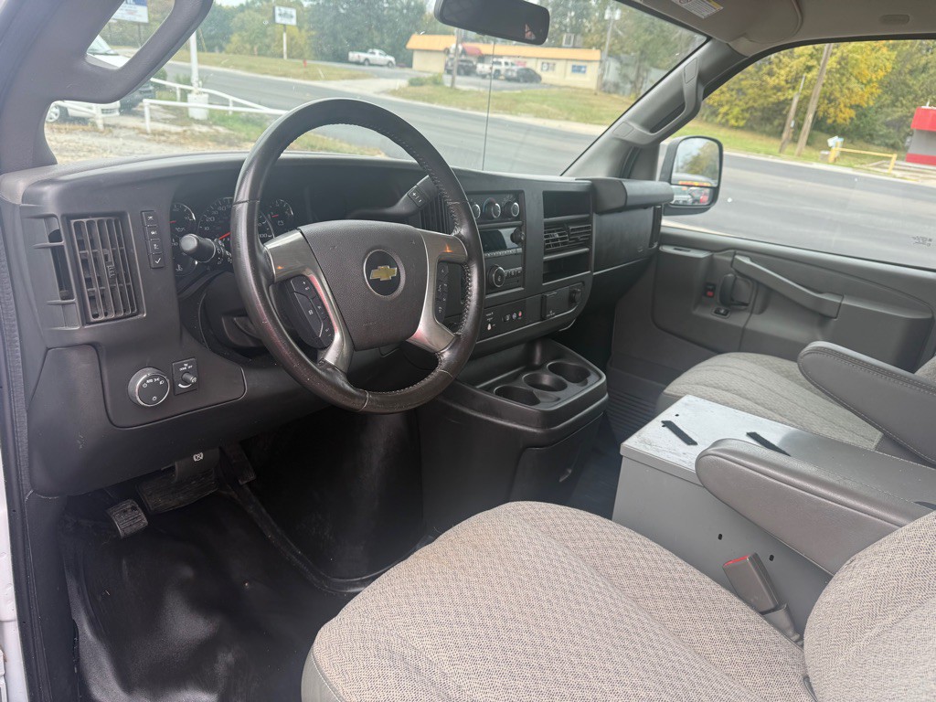2019 Chevrolet Express Image 10