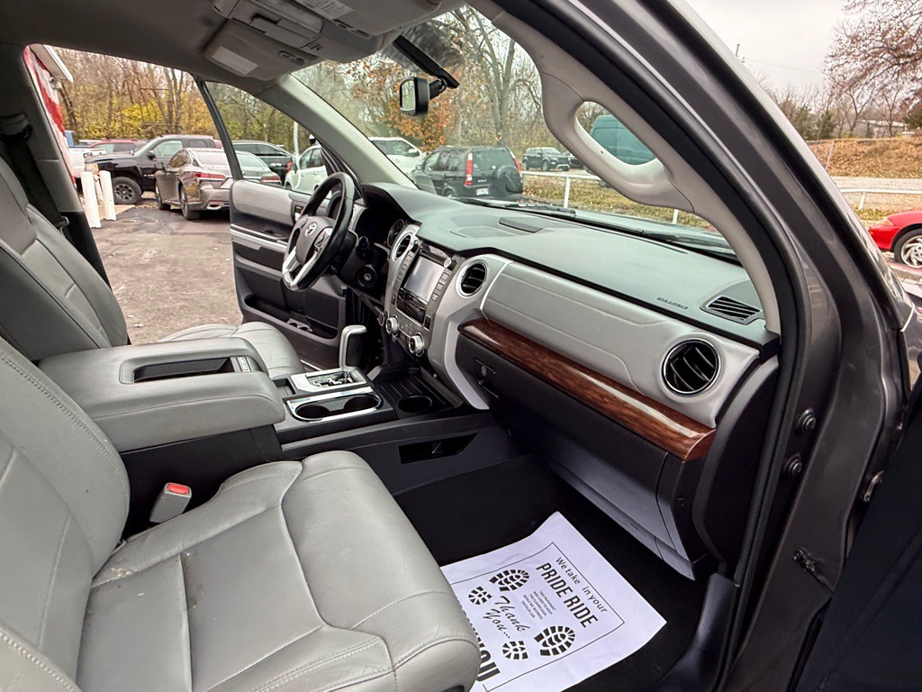 2015 Toyota Tundra Image 17