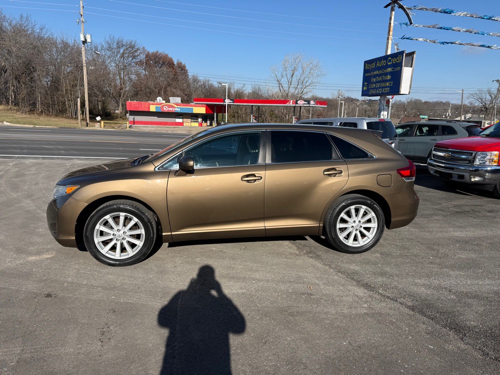 2012 Toyota Venza Image 2