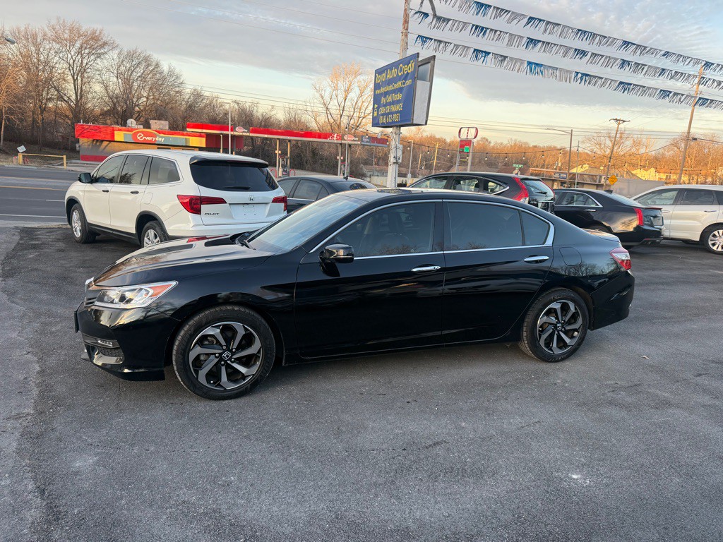 2017 Honda Accord Image 5