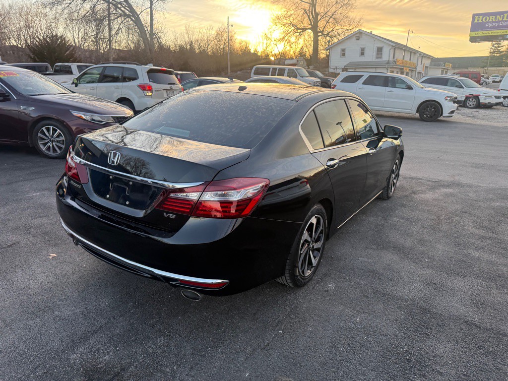 2017 Honda Accord Image 8