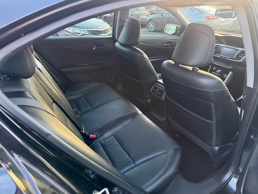 2017 Honda Accord Image 9