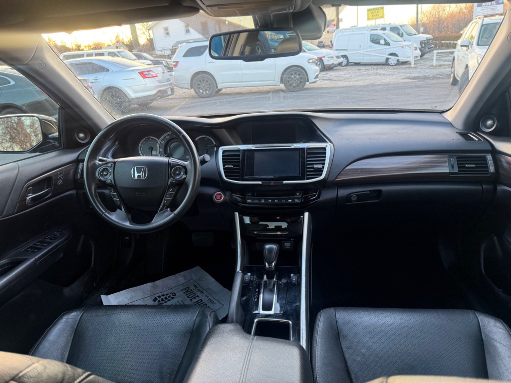 2017 Honda Accord Image 10