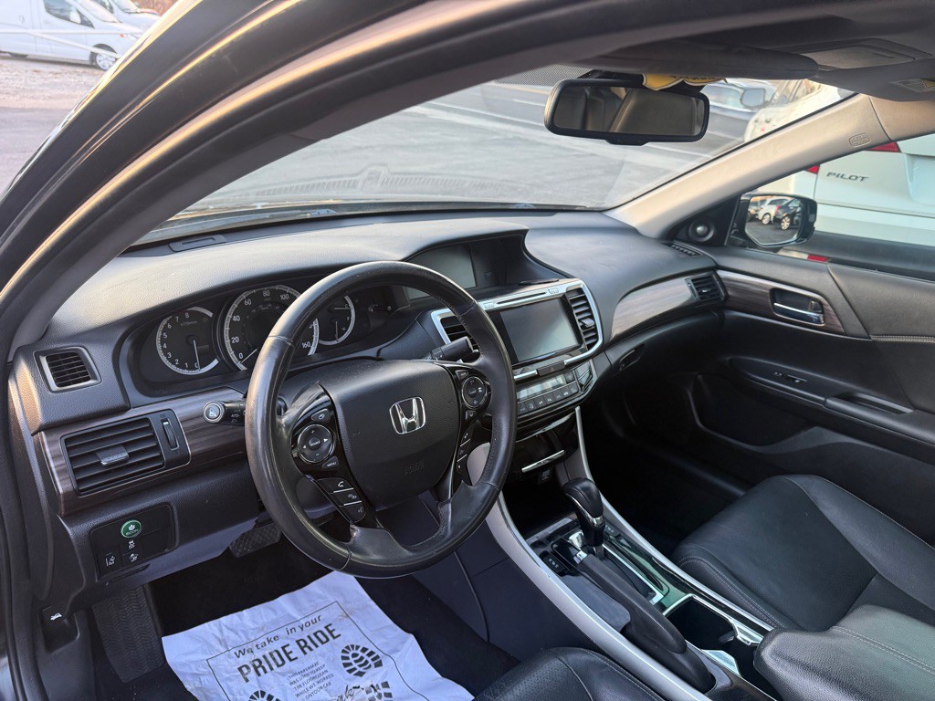 2017 Honda Accord Image 12