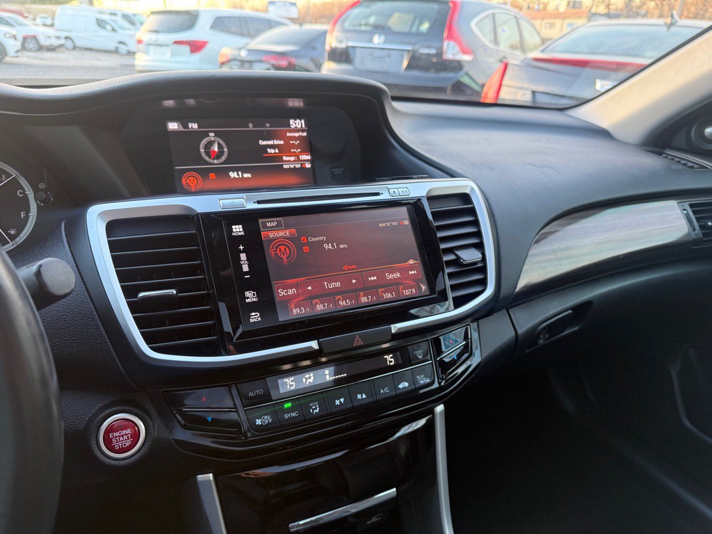 2017 Honda Accord Image 14