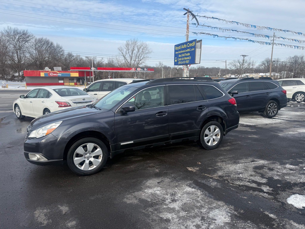 2011 Subaru Outback Image 2