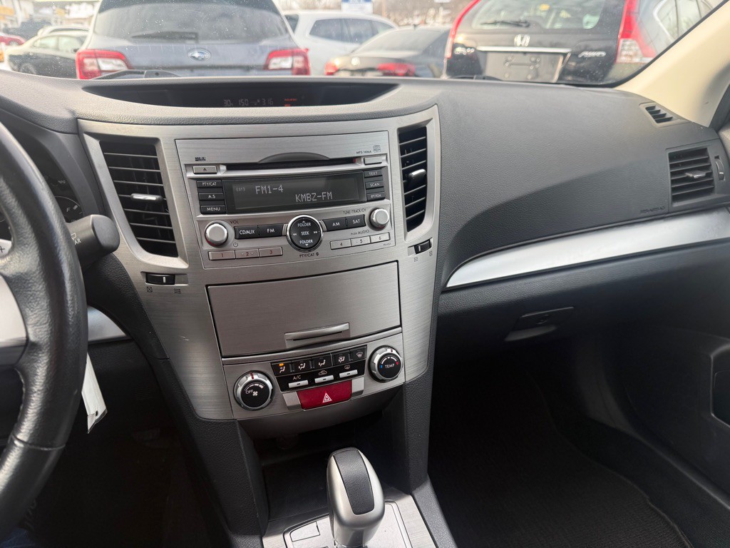 2011 Subaru Outback Image 11