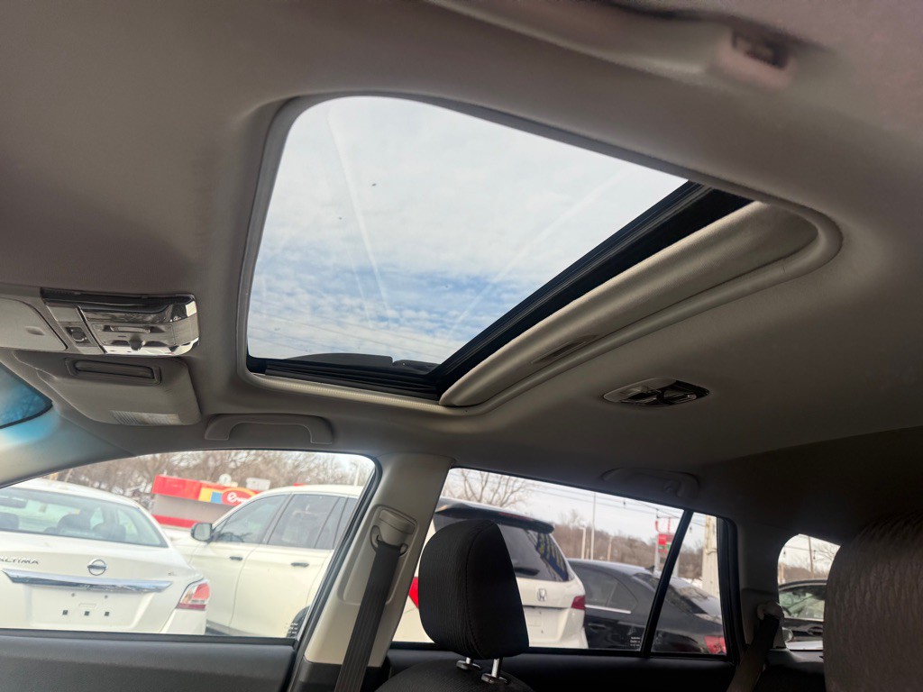 2011 Subaru Outback Image 13