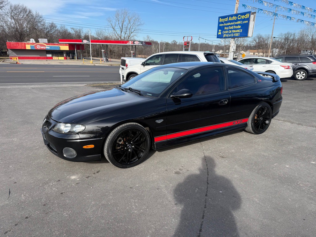 2004 Pontiac GTO Image 2