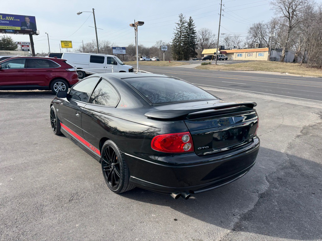 2004 Pontiac GTO Image 8