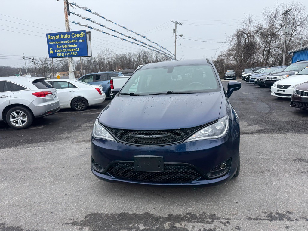 2019 Chrysler Pacifica Image 3