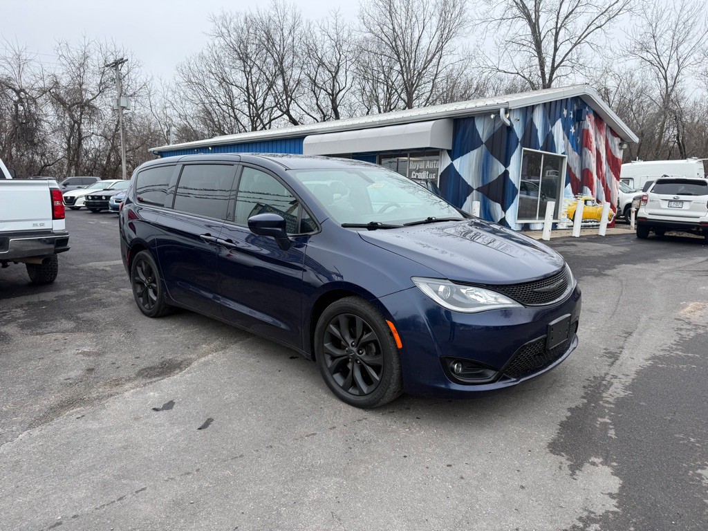2019 Chrysler Pacifica Image 4