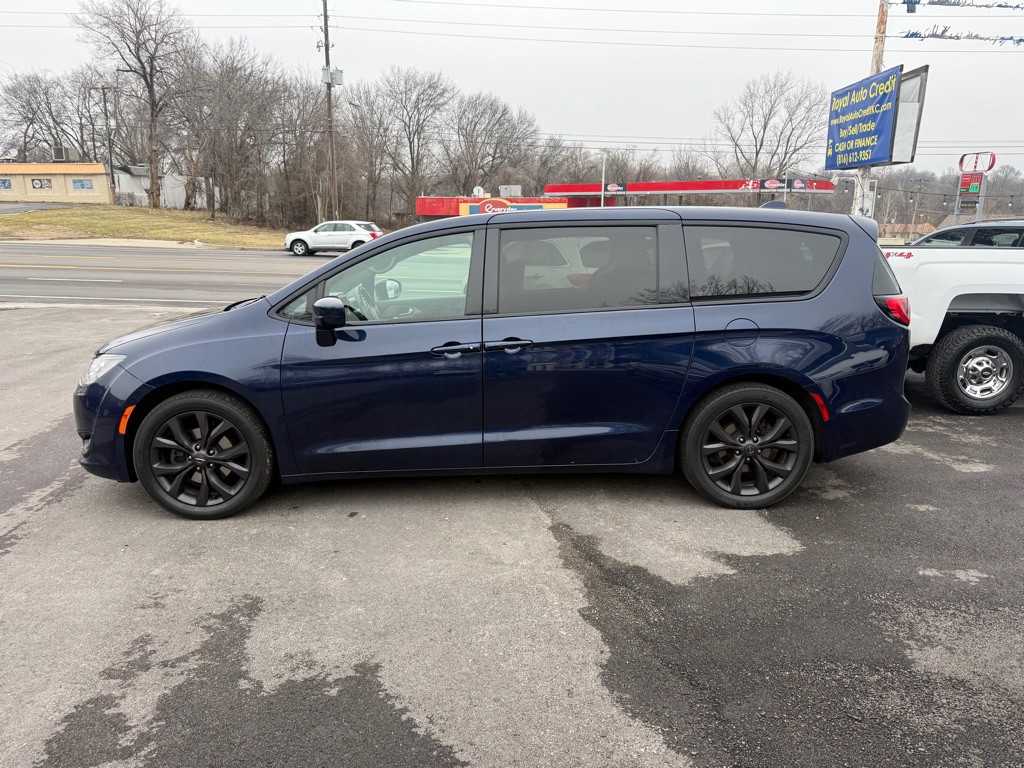 2019 Chrysler Pacifica Image 6