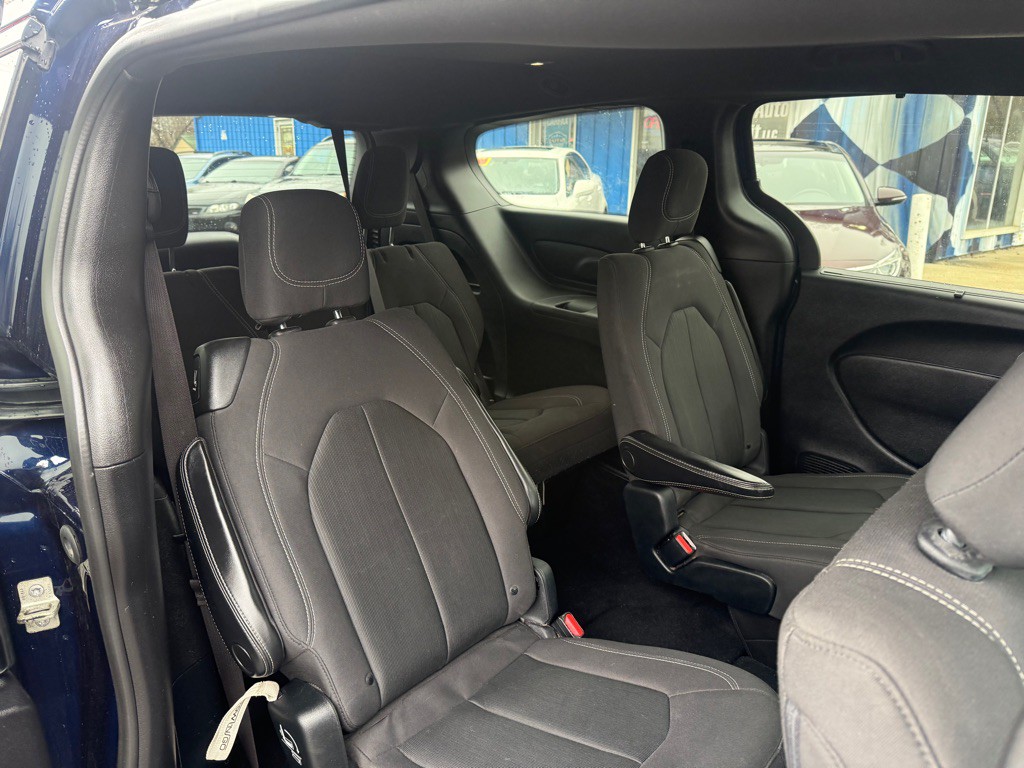 2019 Chrysler Pacifica Image 17
