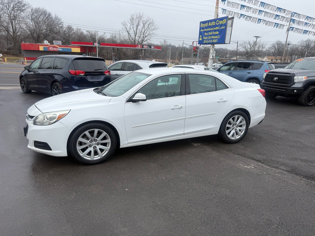 2014 Chevrolet Malibu Image 2
