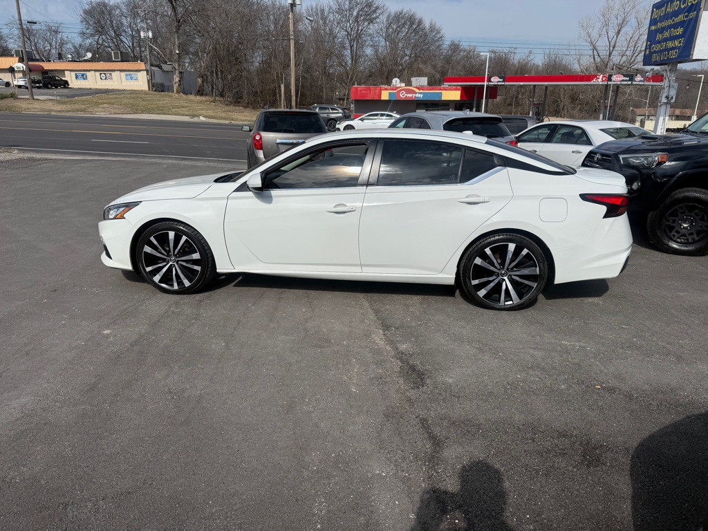 2019 Nissan Altima Image 9